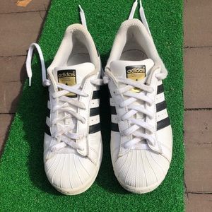 Adidas superstars